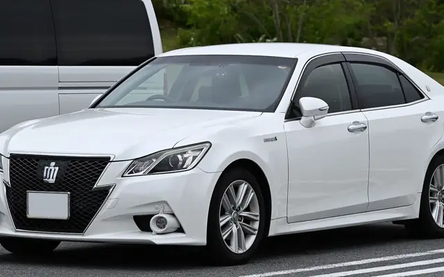 トヨタ クラウン(セダンの車種例)
